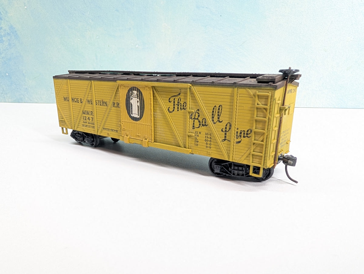 USED TRAIN MINIATURE HO Scale Wood Billboard Box Car Muncie & Western MWR #1247 The Ball Line