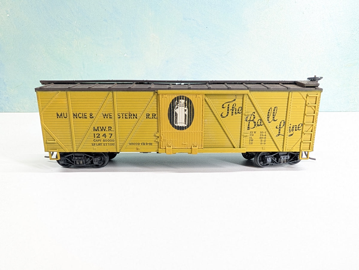 USED TRAIN MINIATURE HO Scale Wood Billboard Box Car Muncie & Western MWR #1247 The Ball Line