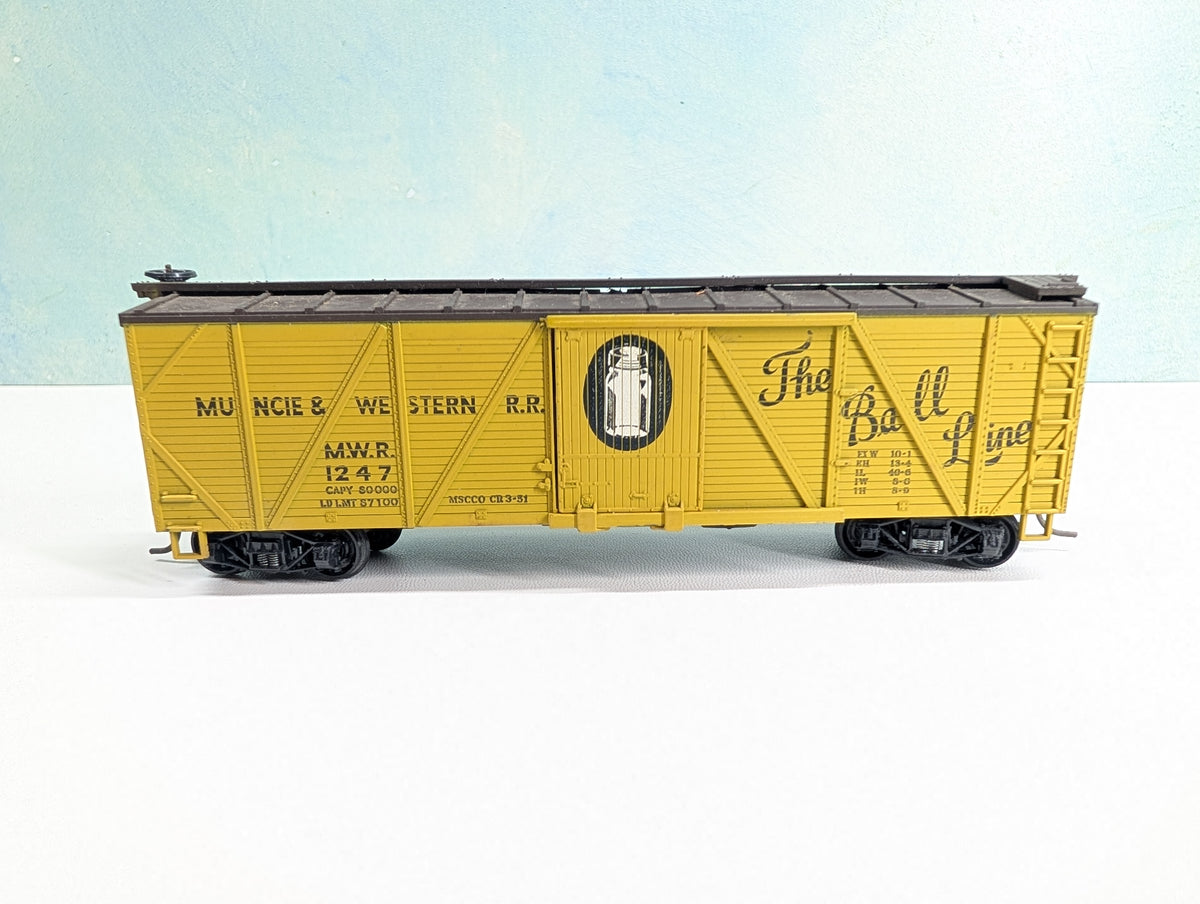 USED TRAIN MINIATURE HO Scale Wood Billboard Box Car Muncie & Western MWR #1247 The Ball Line