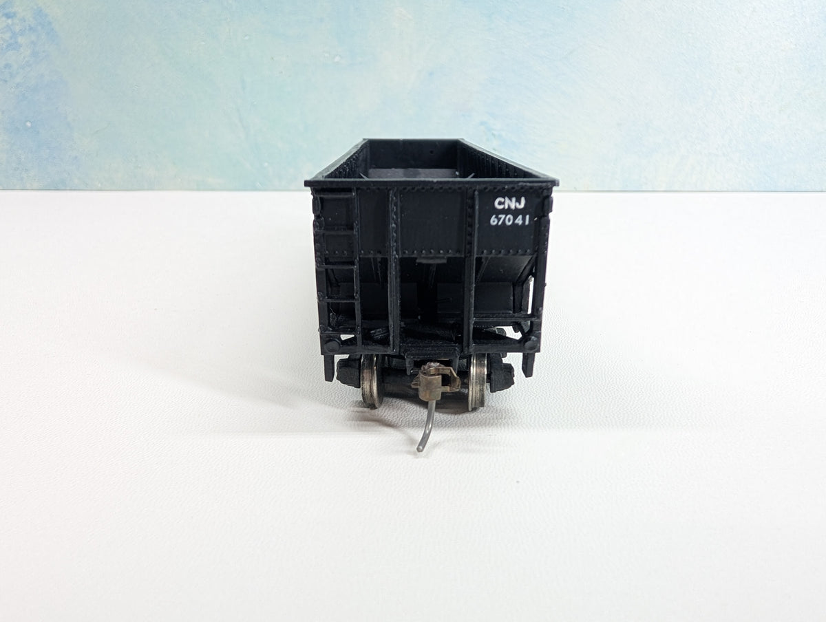 USED Ulrich HO Scale 3 Bay Hopper CNJ #67041 Metal Wheels, Decal