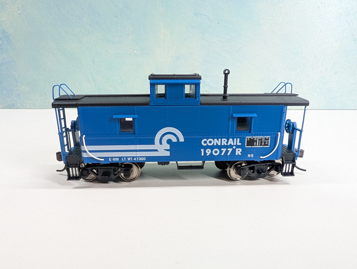 USED Atlas HO Scale Caboose Conrail #19077 Metal Wheels