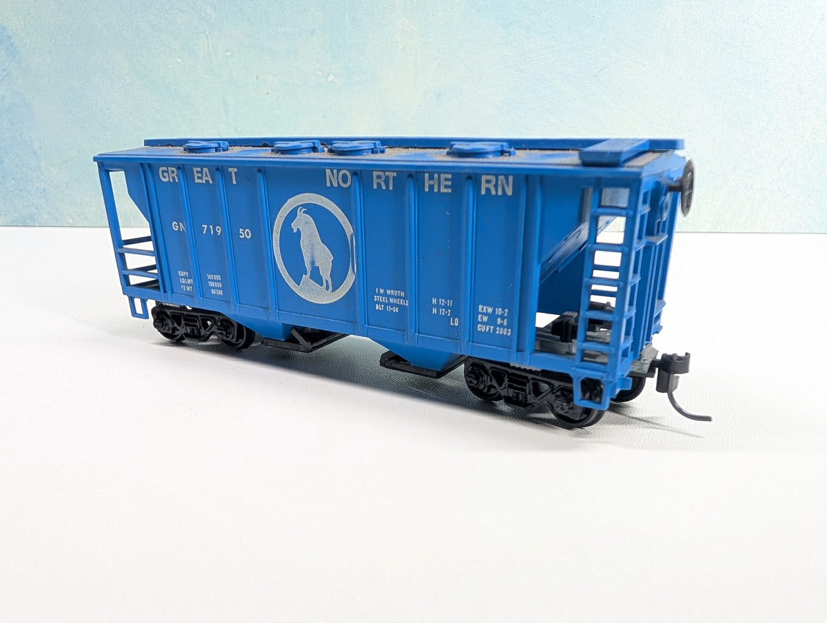 USED Roundhouse HO Scale 2 Bay Covered Hopper Great Northern GN #71950