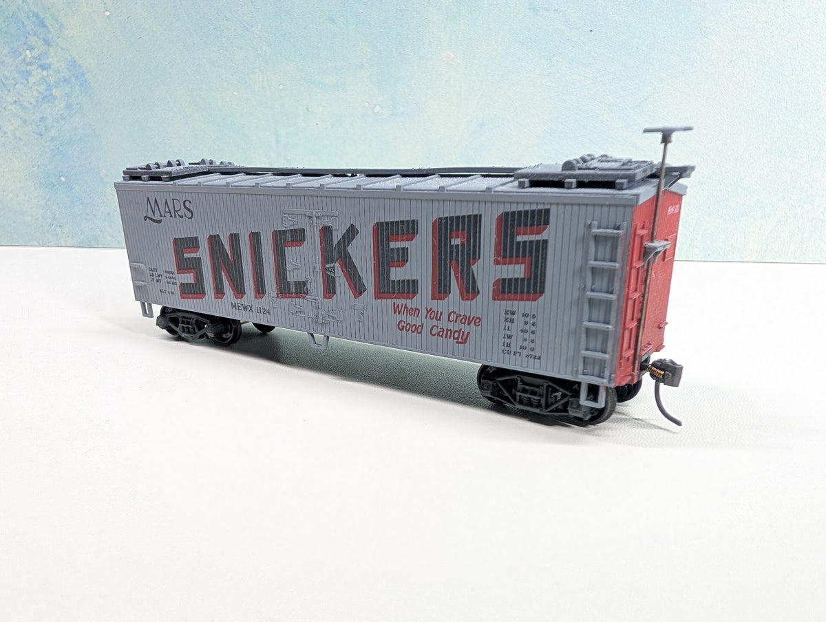 USED TRAIN MINIATURE HO Scale Billboard Reefer Snickers Candy MEWX #1124