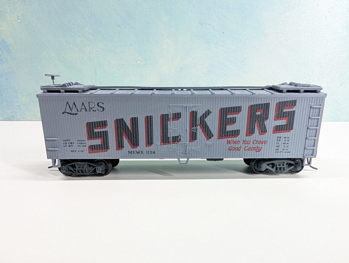 USED TRAIN MINIATURE HO Scale Billboard Reefer Snickers Candy MEWX #1124