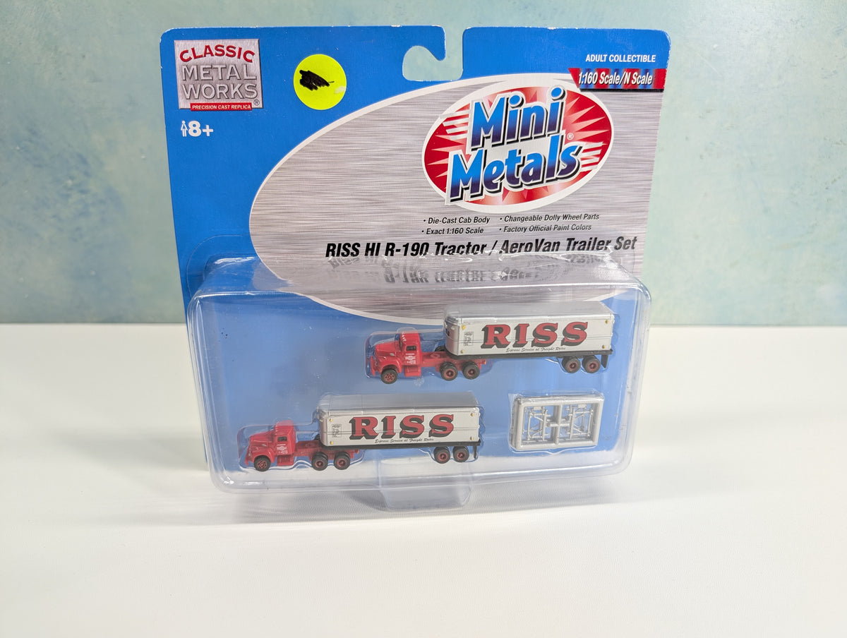 USED Classic Metal Works 51147 N Scale HI R-190 Tractor w/ AeroVan Trailer Set Riss