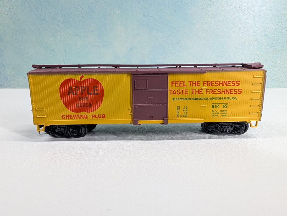 USED TRAIN MINIATURE HO Scale 40' Wooden Billboard Car Apple Sun Cured Chewing Tobacco RJR #65