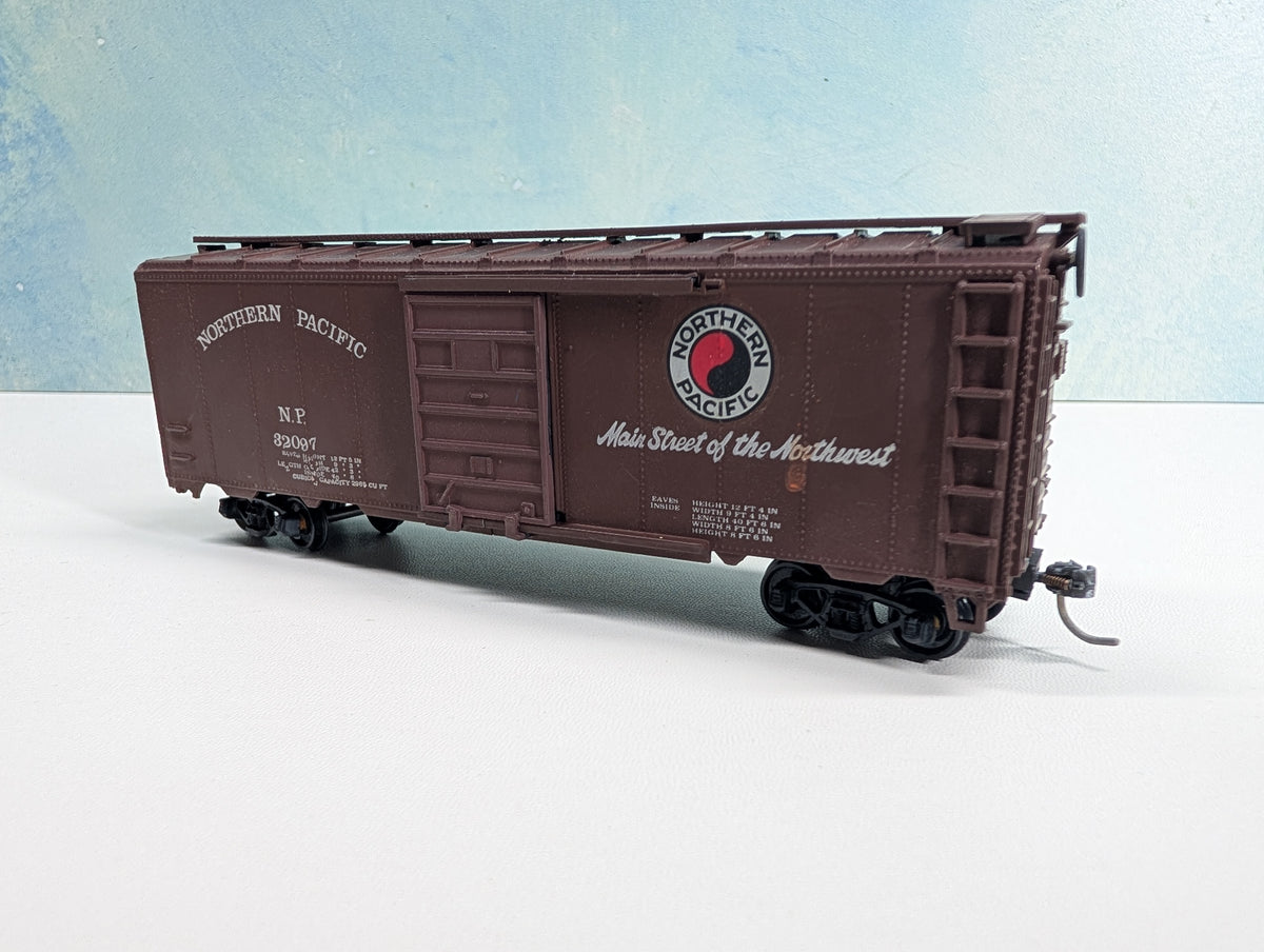 USED Roundhouse HO Scale 40' Box Car Northern Pacific NP #32097