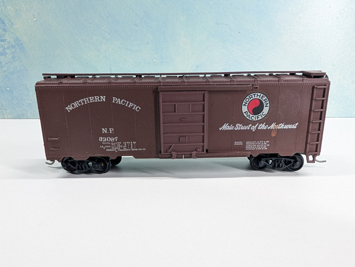 USED Roundhouse HO Scale 40' Box Car Northern Pacific NP #32097
