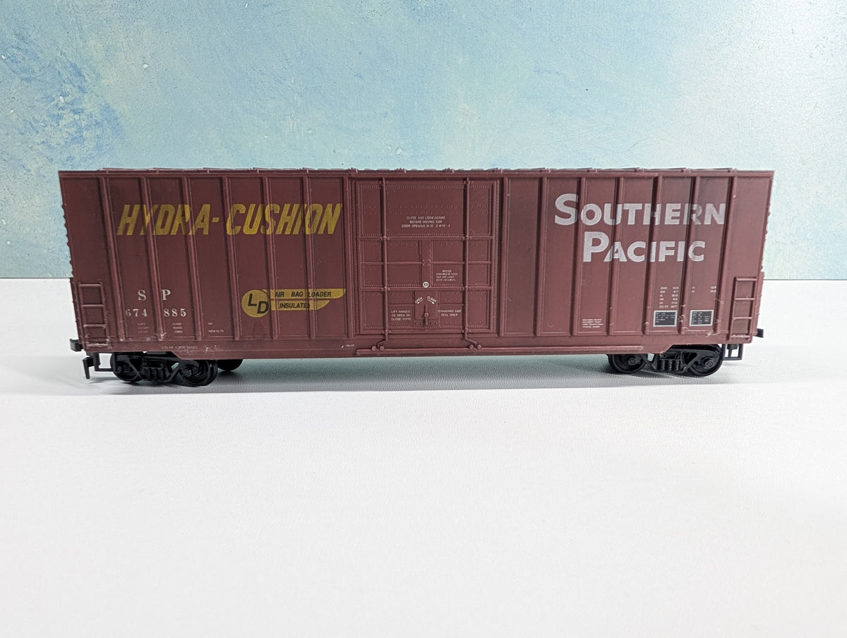USED Roundhouse HO Scale 50' Box Car Southern Pacific SP #674885