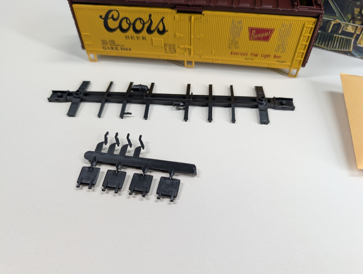 USED Athearn HO Scale Wood Reefer Coors Beer GARE #5464 KIT