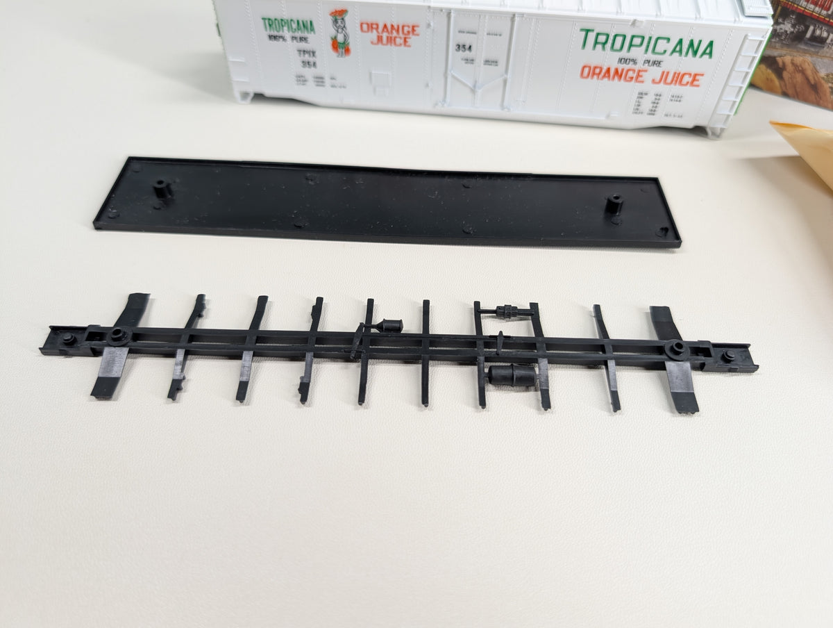 USED Athearn HO Scale 50' Plug-Door Box Car Tropicana TPIX #354 Bev-Bel KIT