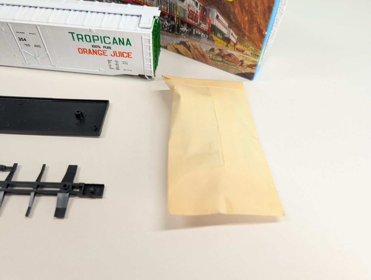 USED Athearn HO Scale 50' Plug-Door Box Car Tropicana TPIX #354 Bev-Bel KIT