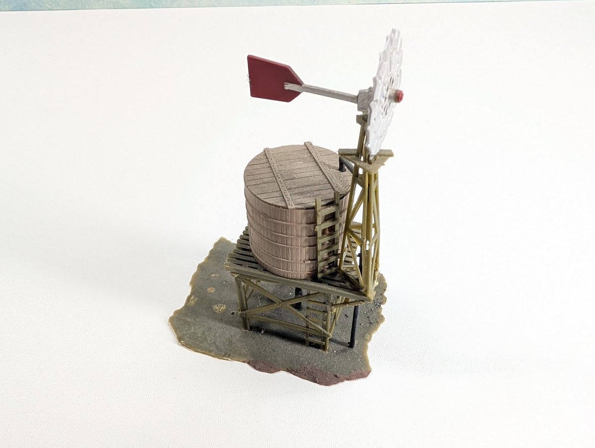 USED Life-Like HO Scale Old Time Water Tower