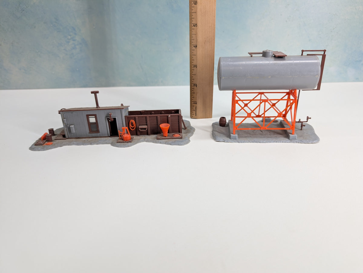 USED REVELL HO Scale Sand & Pump House w/ Fuel Tank