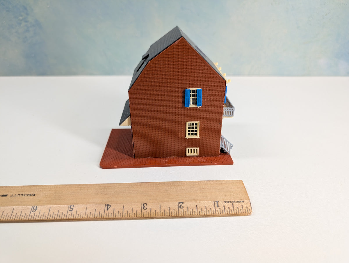 USED HO Scale Brick House