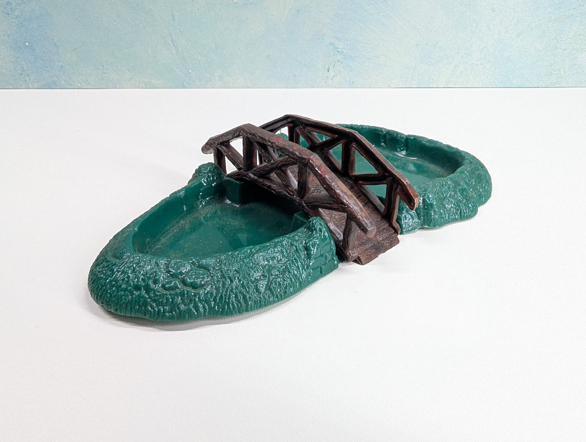 USED Bachmann Plasticville HO Scale Bridge & Pond