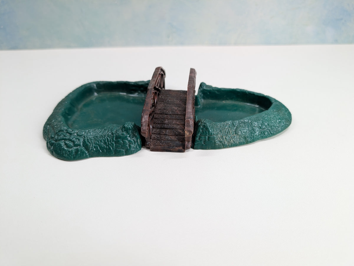 USED Bachmann Plasticville HO Scale Bridge & Pond