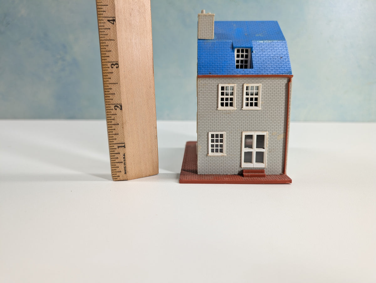 USED HO Scale Light Gray and Blue Brick House