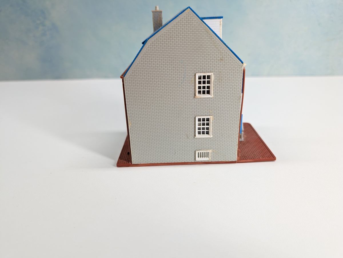USED HO Scale Light Gray and Blue Brick House
