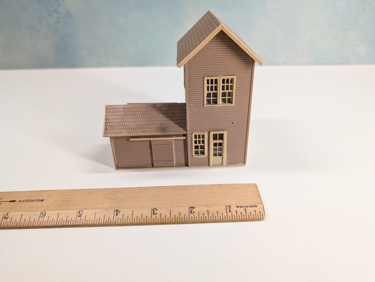 USED HO Scale Packing House