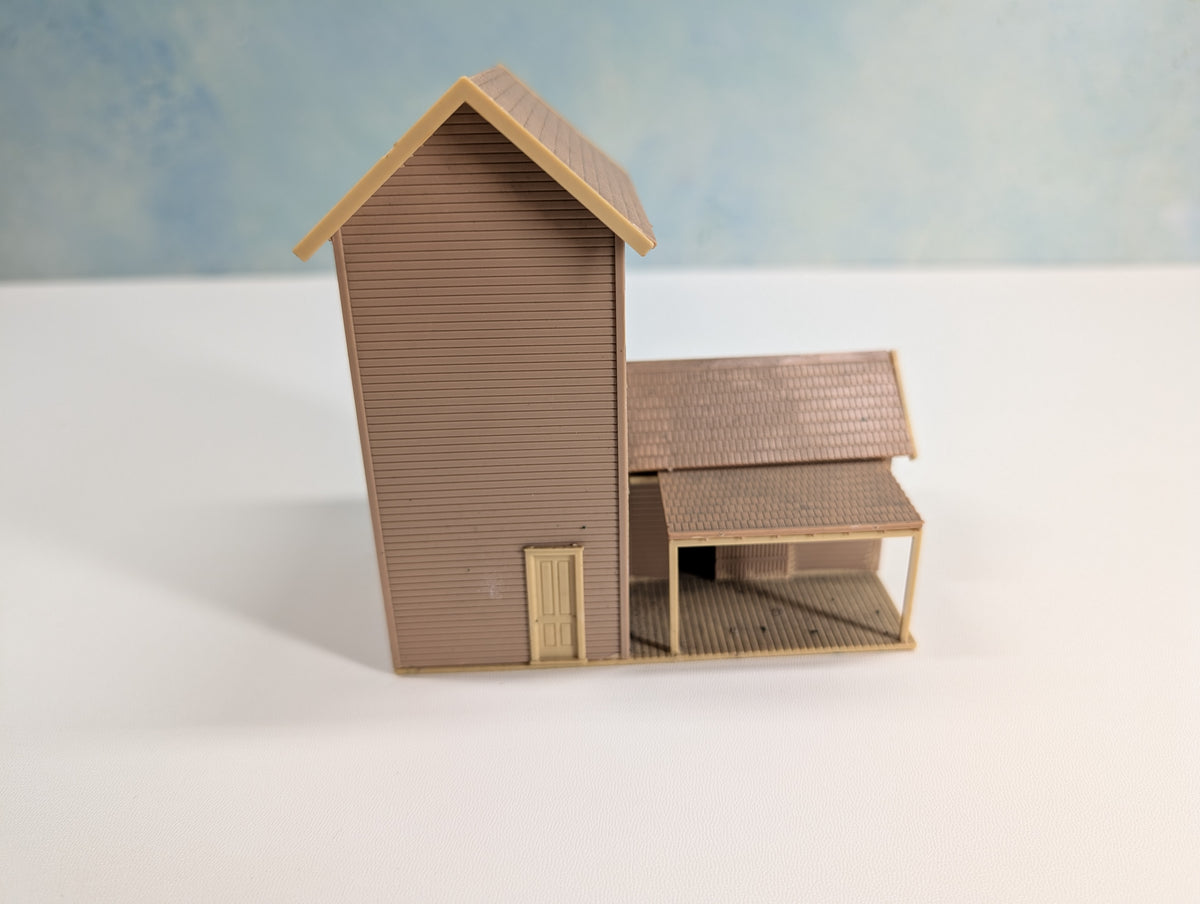 USED HO Scale Packing House