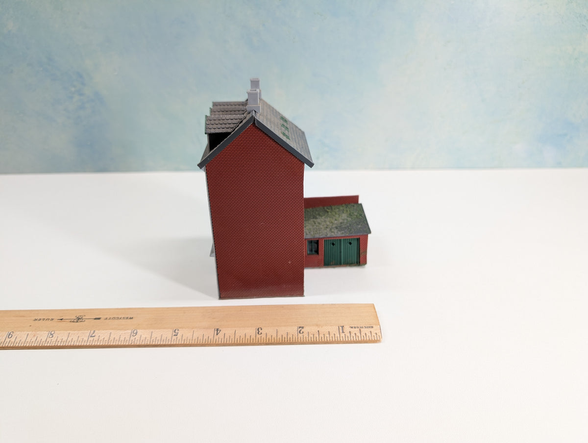 USED HO Scale Bicycle Shop, Brick Storefront