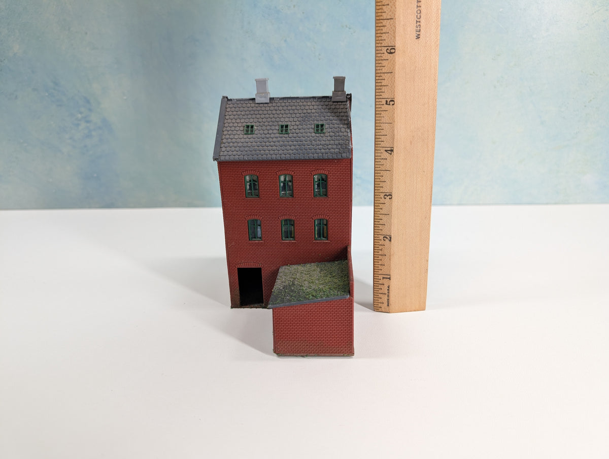 USED HO Scale Bicycle Shop, Brick Storefront