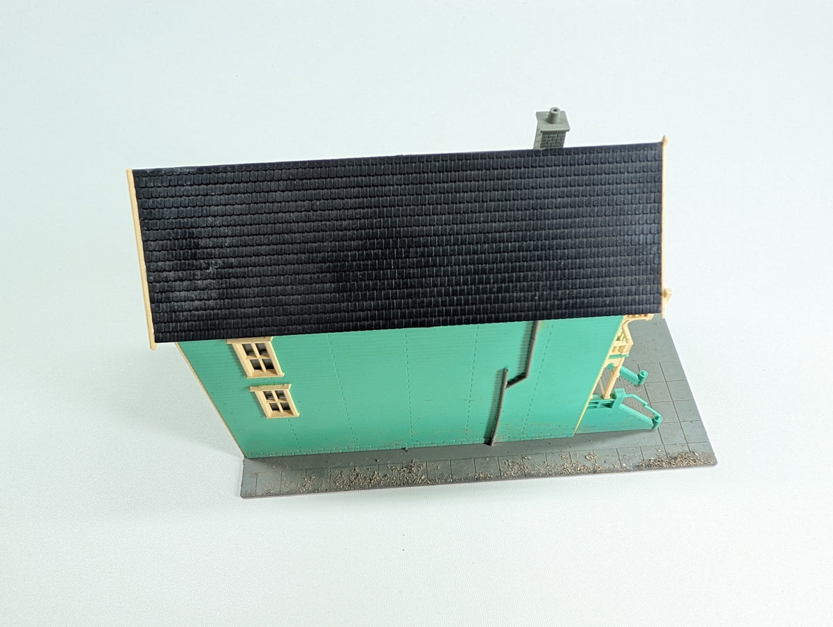 USED HO Scale Green/Blue Row Home