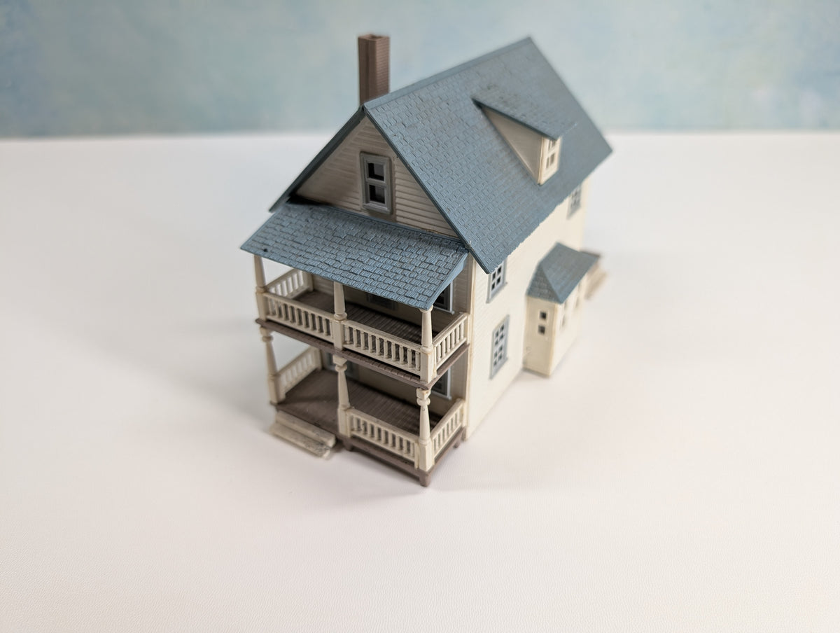 USED HO Scale Light Gray and Blue Home