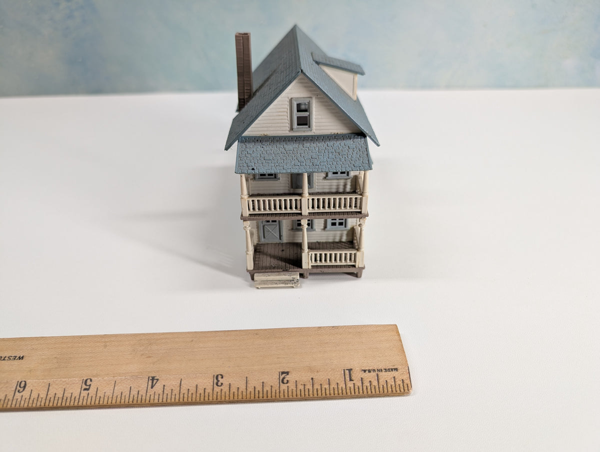 USED HO Scale Light Gray and Blue Home