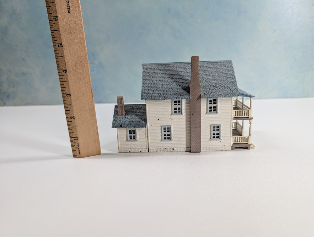 USED HO Scale Light Gray and Blue Home