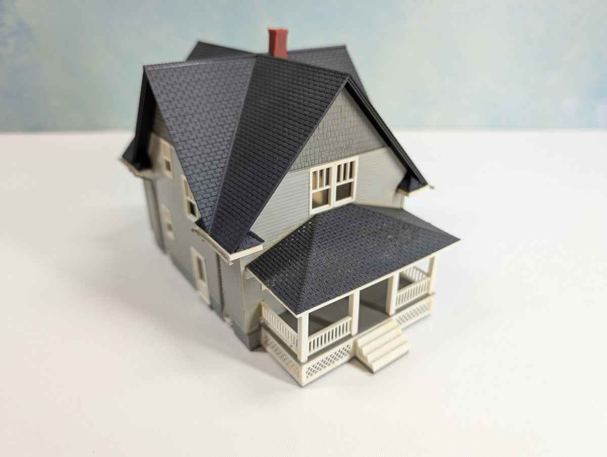 USED HO Scale Gray Farm House
