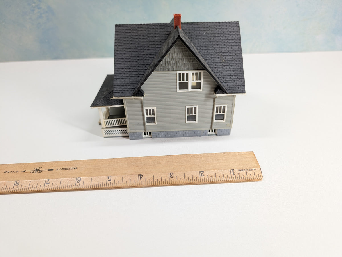USED HO Scale Gray Farm House