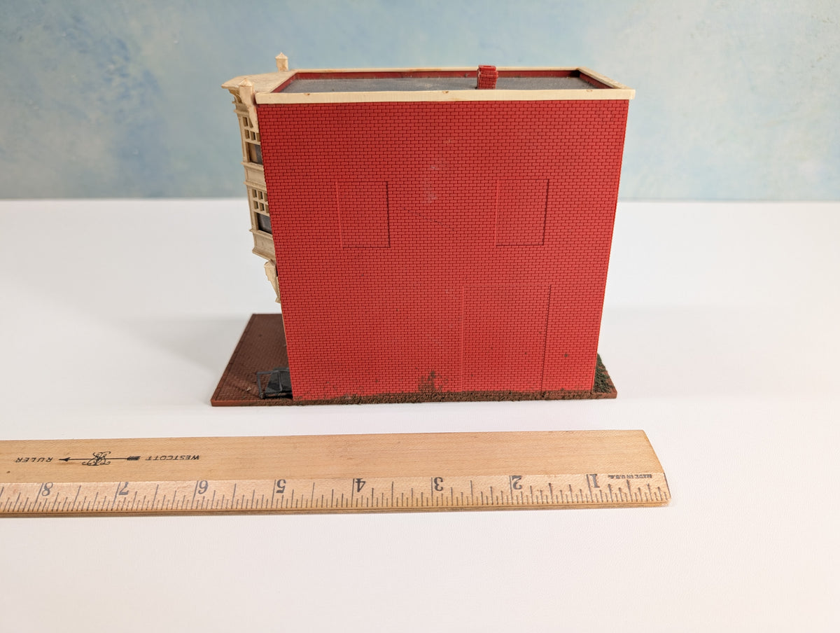 USED HO Scale Cigar Shop, Brick Storefront