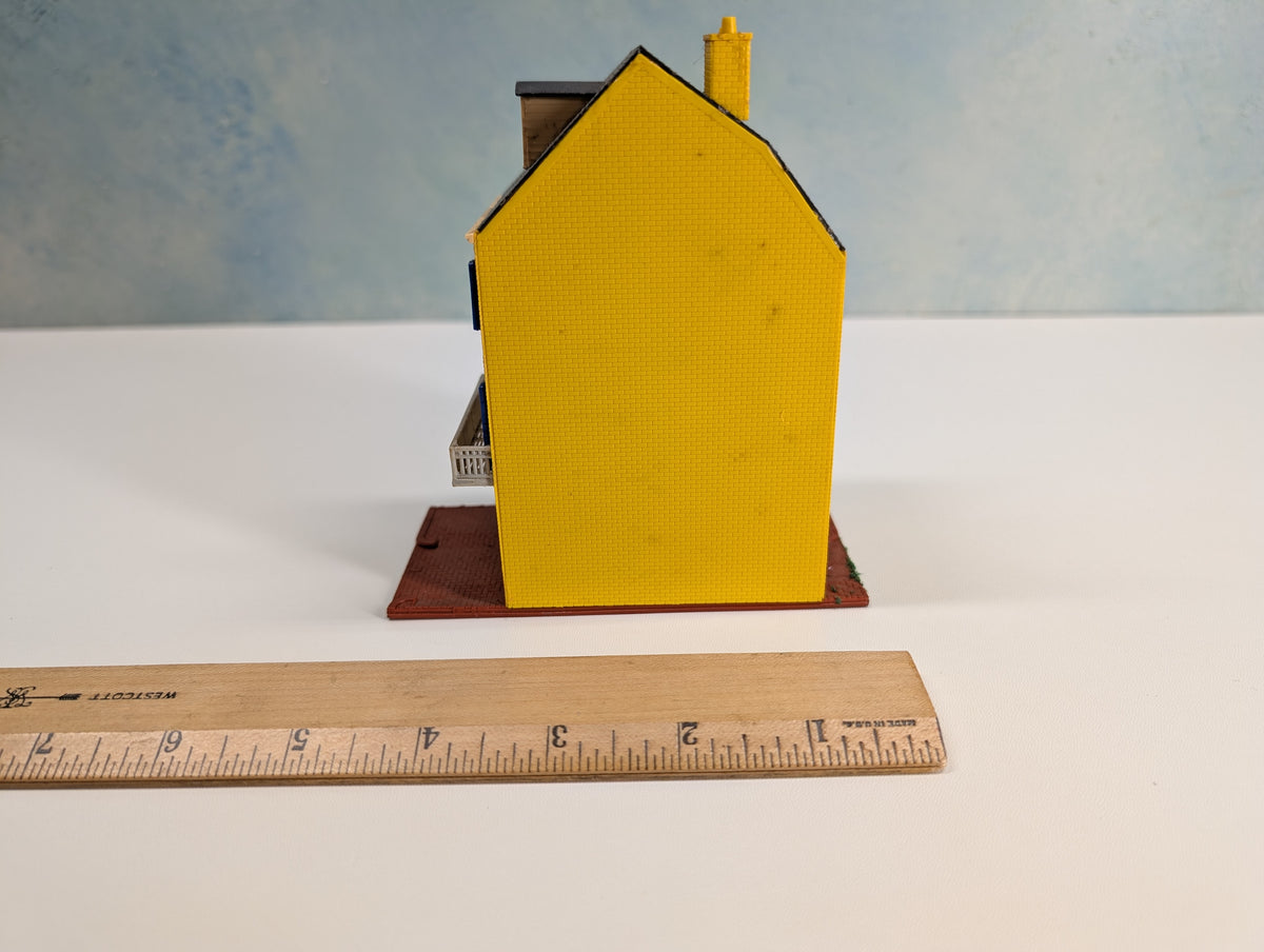 USED HO Scale Yellow and Dark Blue House