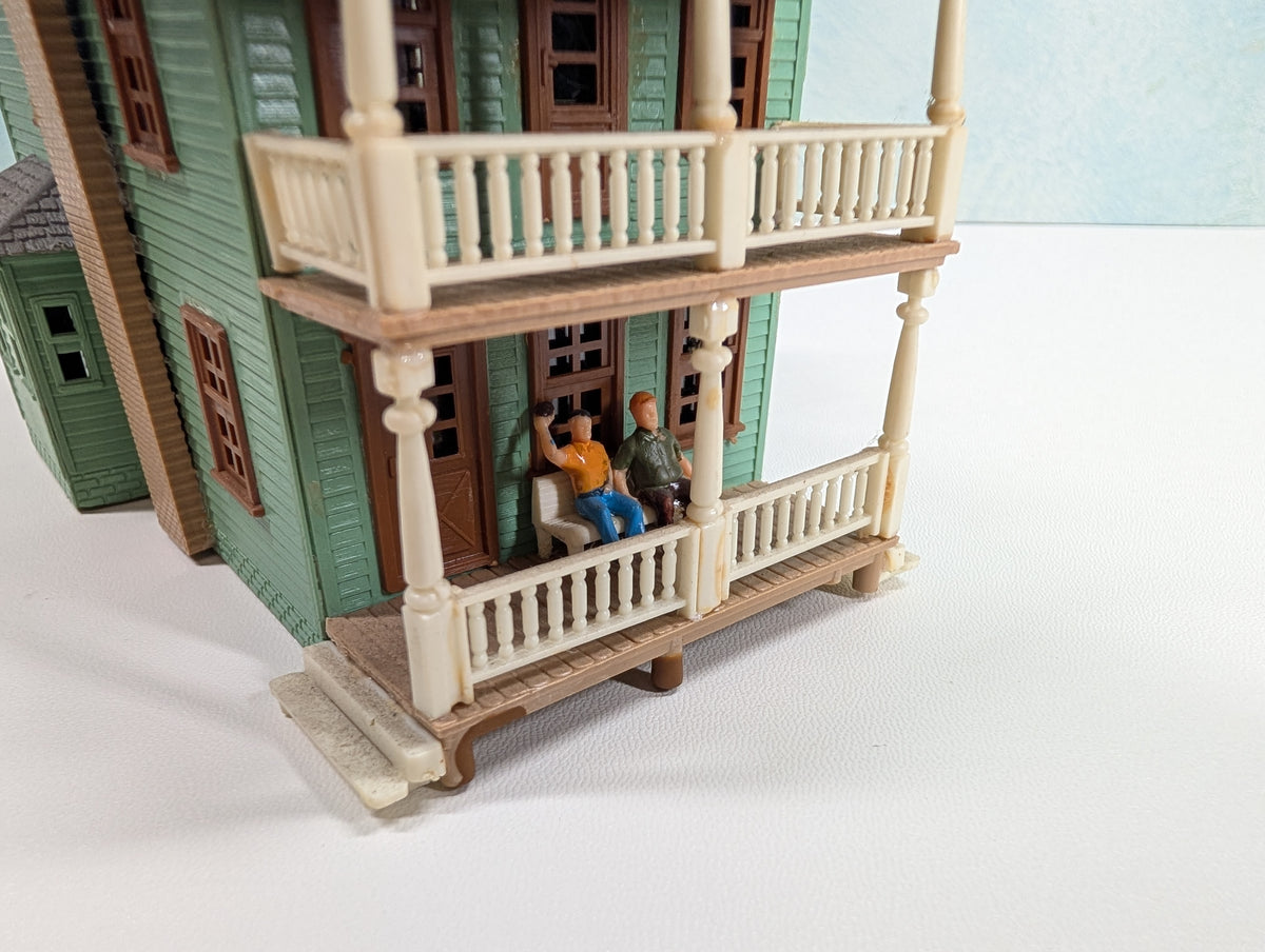 USED HO Scale Green Farm House