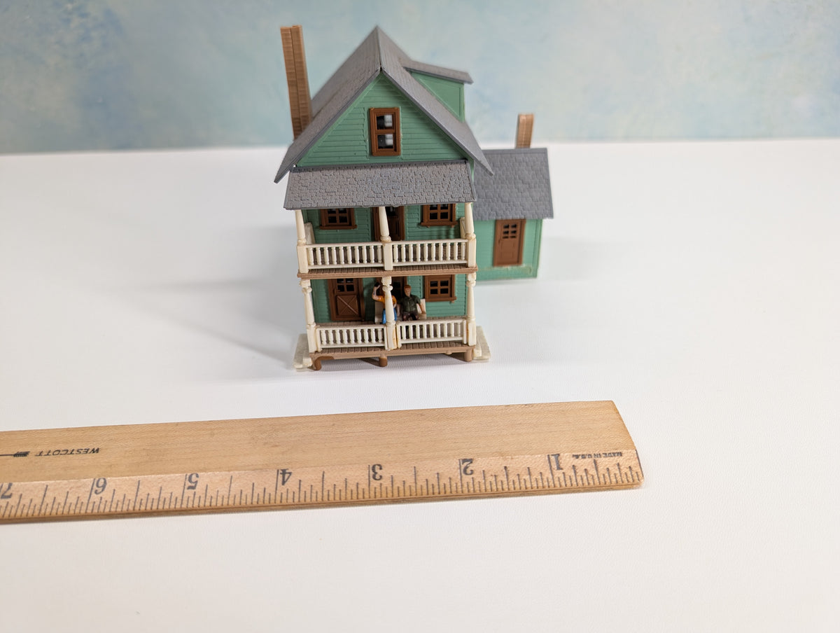 USED HO Scale Green Farm House