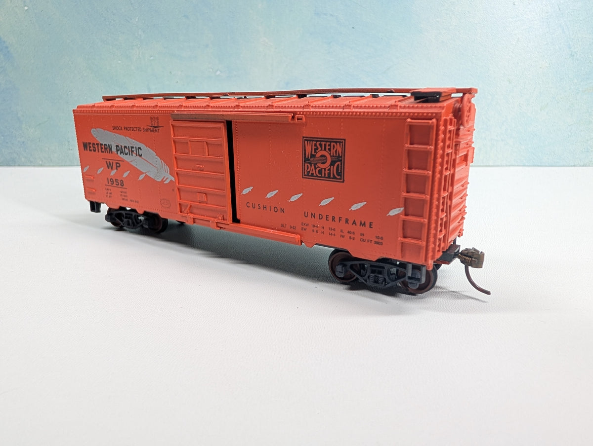 USED Roundhouse HO Scale 40' Box Car Western Pacific WP #1953