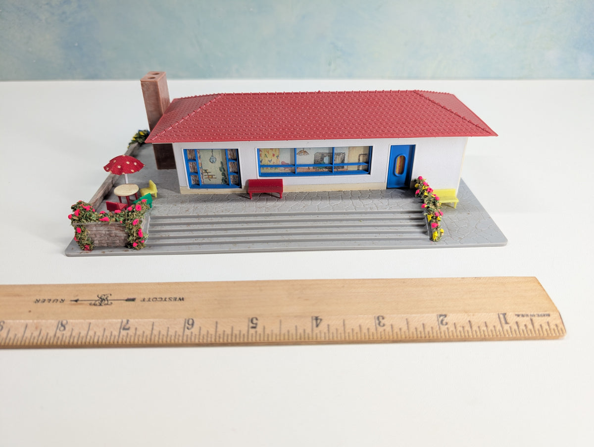USED Hoffmann 520 HO Scale One Story Home w/ Stone Patio