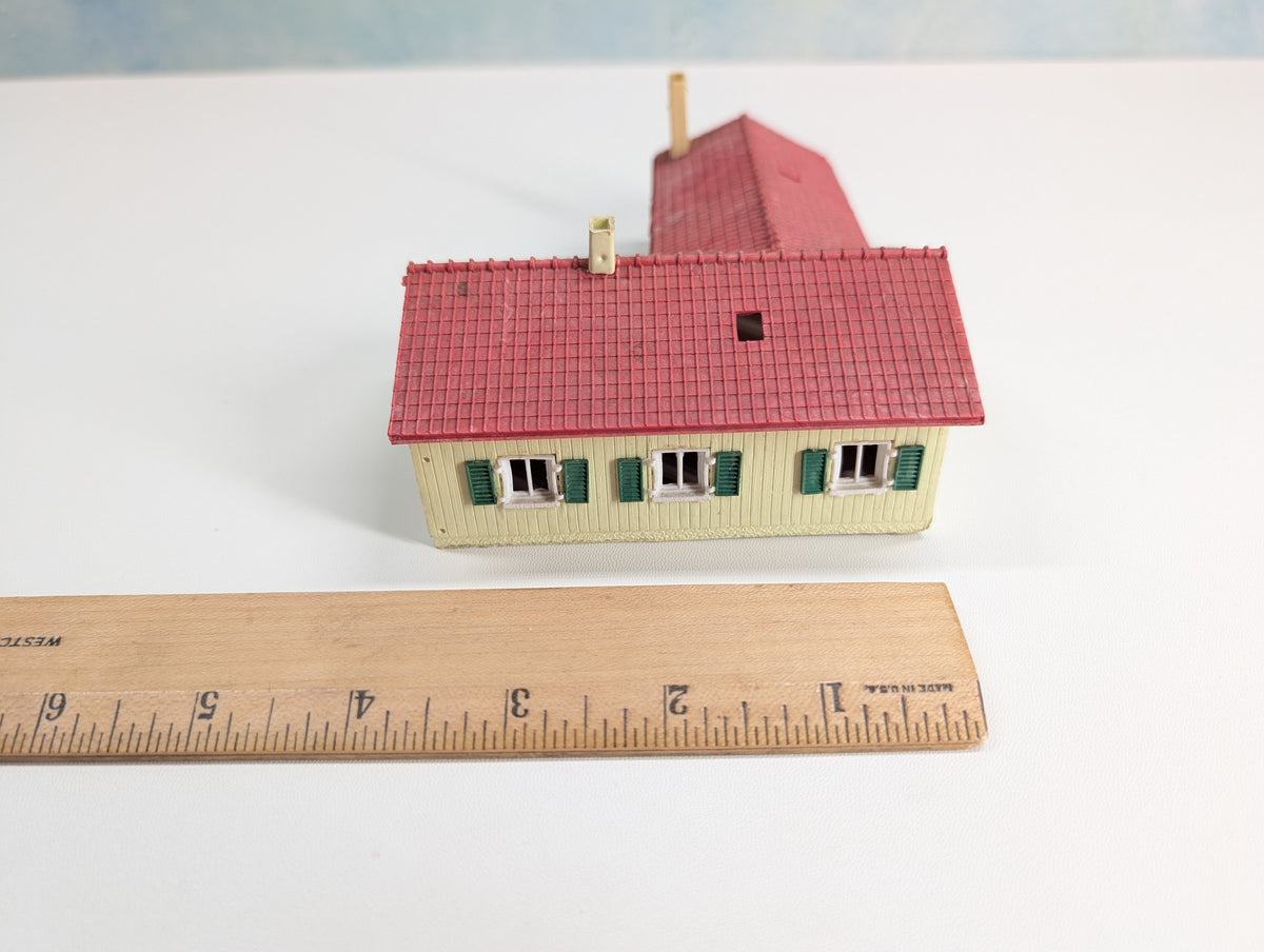 USED HO Scale Yellow House