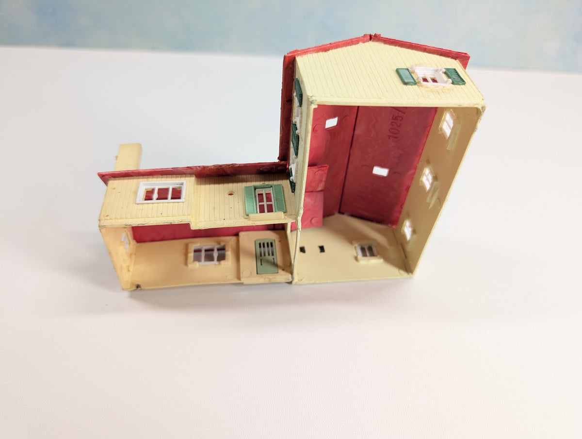 USED HO Scale Yellow House