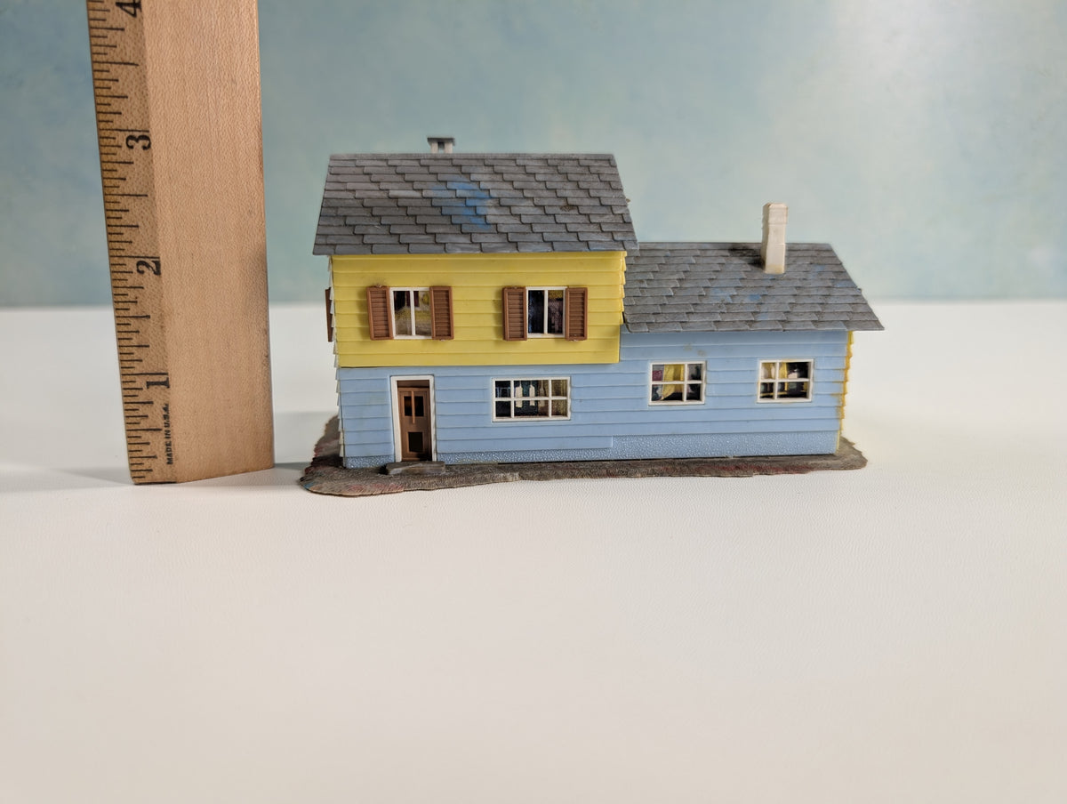 USED HO Scale Blue & Yellow House