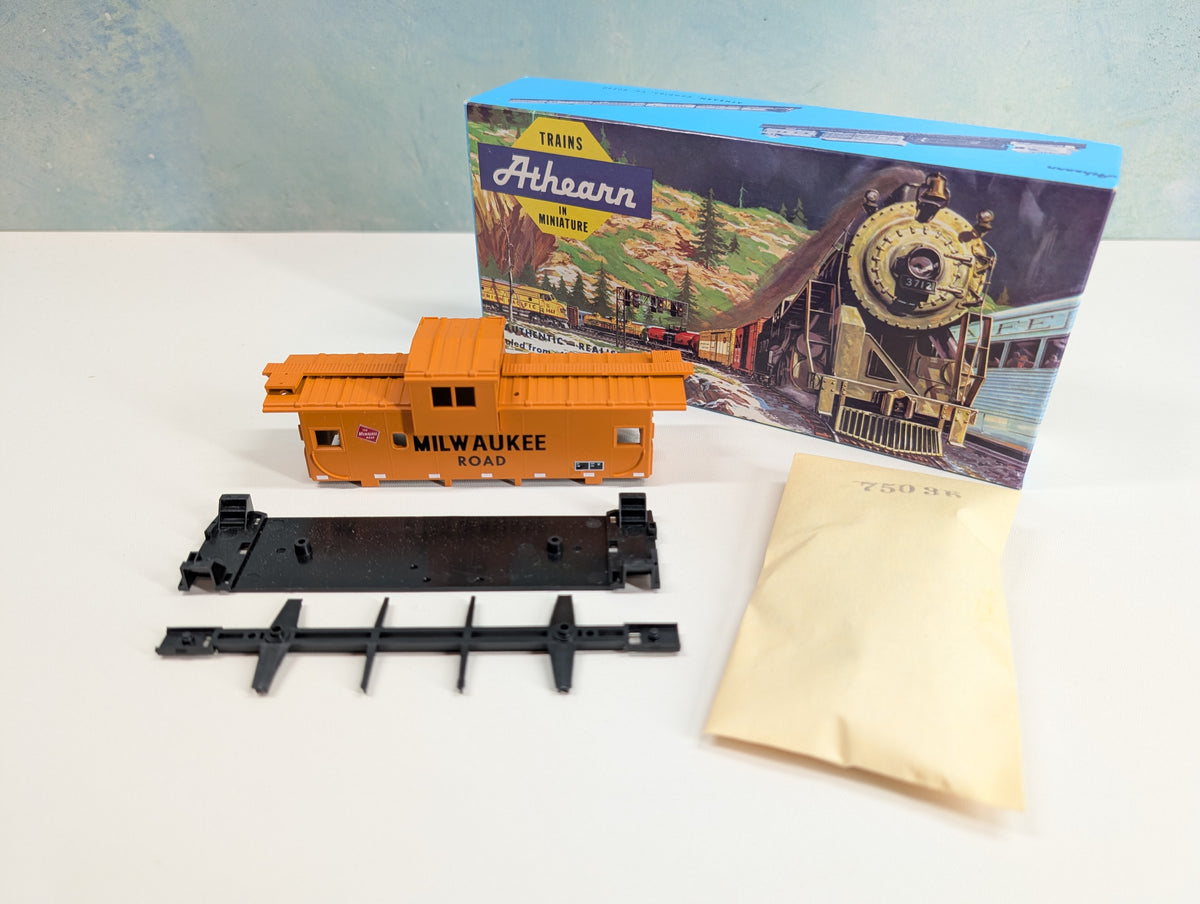 USED Athearn 5378 HO Scale Wide Vision Caboose Milwaukee Road MILW KIT