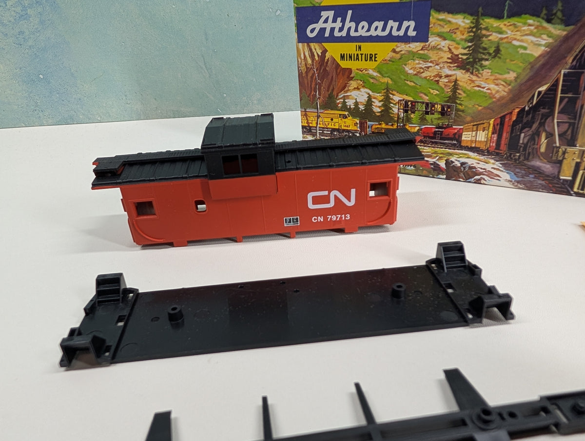 USED Athearn 5372 HO Scale Wide Vision Caboose Canadian National CN #79713 KIT