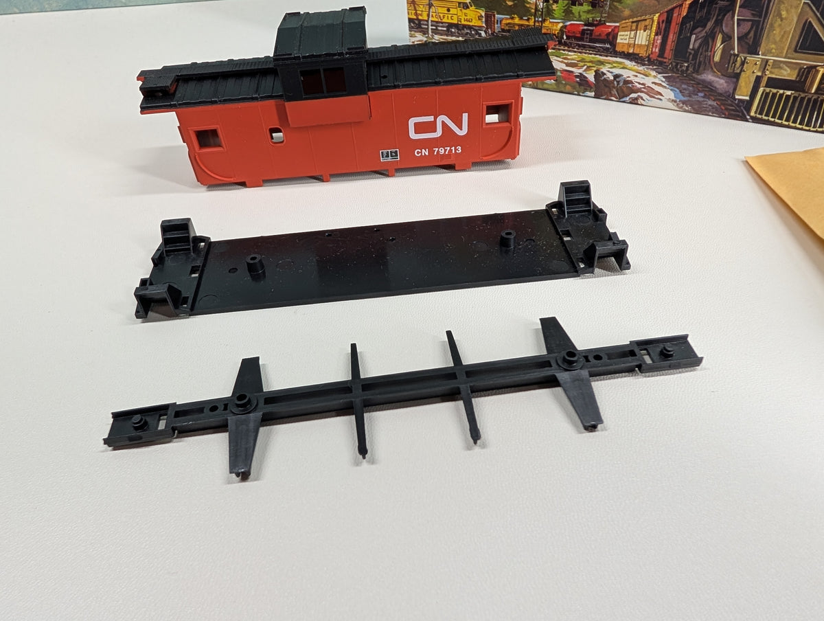 USED Athearn 5372 HO Scale Wide Vision Caboose Canadian National CN #79713 KIT