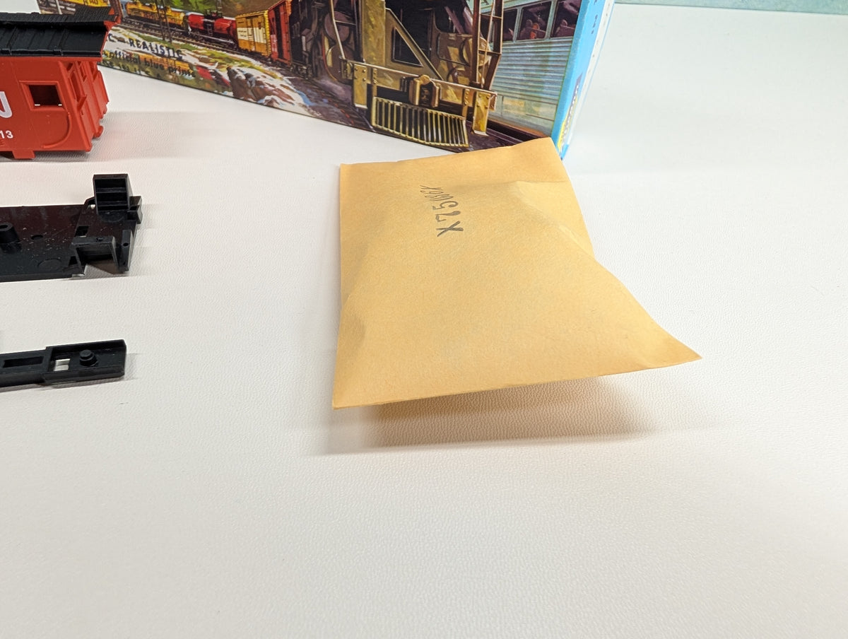 USED Athearn 5372 HO Scale Wide Vision Caboose Canadian National CN #79713 KIT