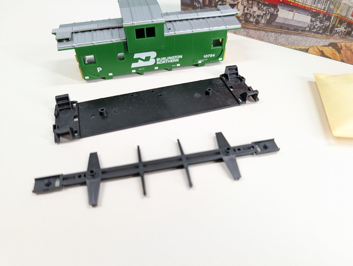 USED Athearn 5361 HO Scale Wide Vision Caboose Burlington Northern BN #10754 KIT