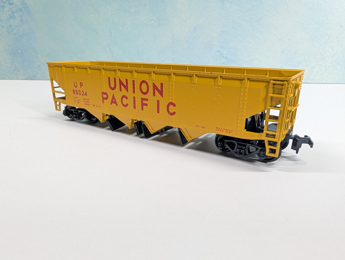 USED Athearn HO Scale Operating Quad Hopper Union Pacific UP #88024 Bev-Bel