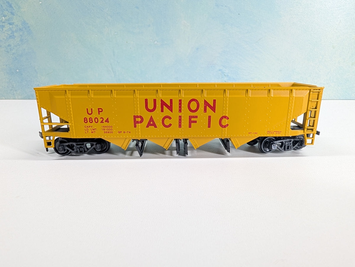 USED Athearn HO Scale Operating Quad Hopper Union Pacific UP #88024 Bev-Bel