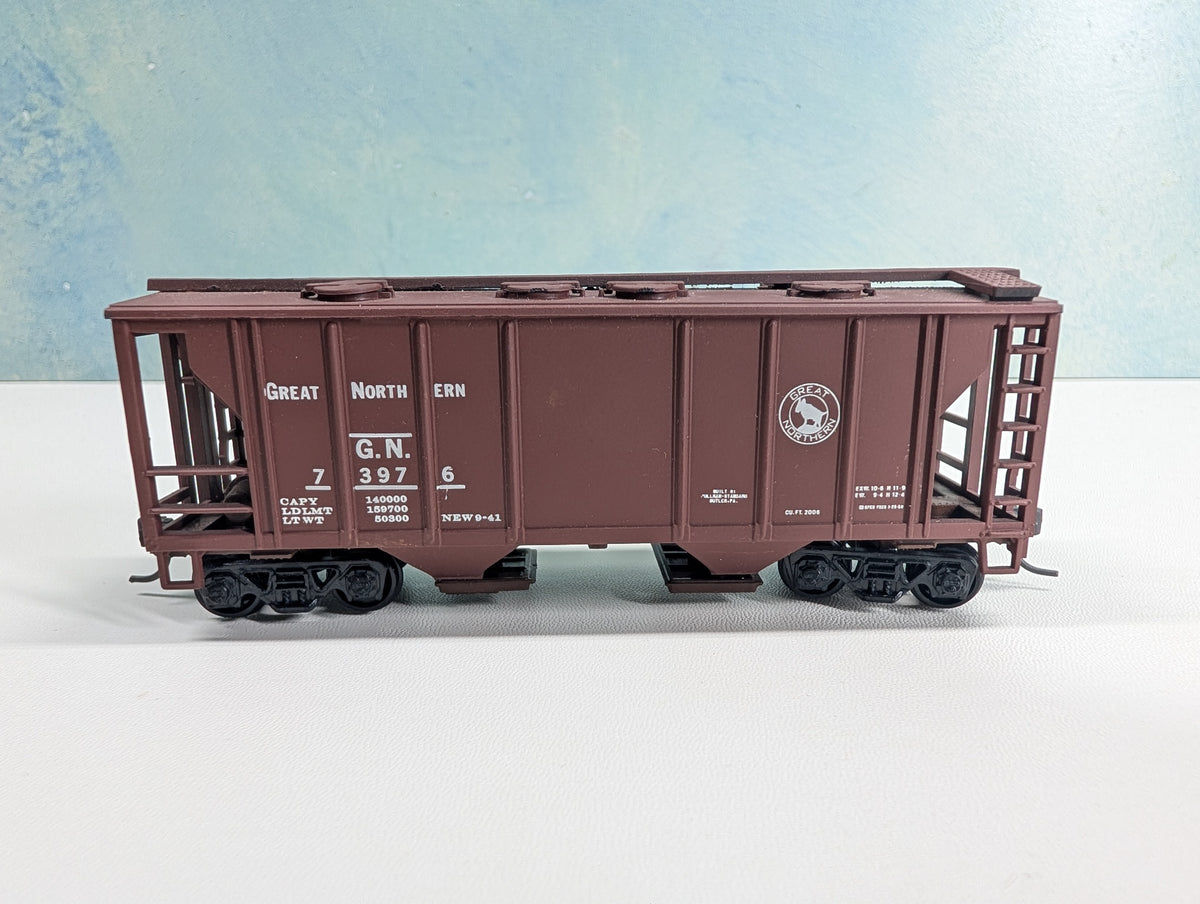 USED Roundhouse HO Scale Covered Hopper Great Northern GN #73976